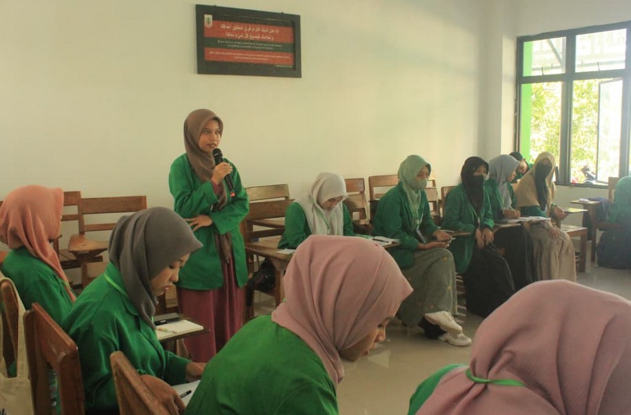 Tingkatkan Kepercayaan Diri, Mahasiswa STAIN Majene Ikuti Pelatihan Public Speaking